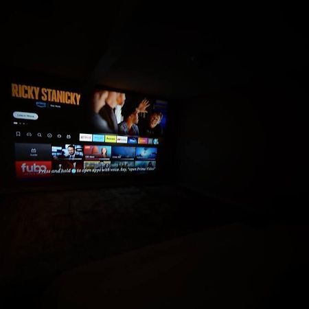 Brand New Cozy Modern Bungalow W/Hot Tub+Movieroom 7 Min From Uptown Шарлът Екстериор снимка