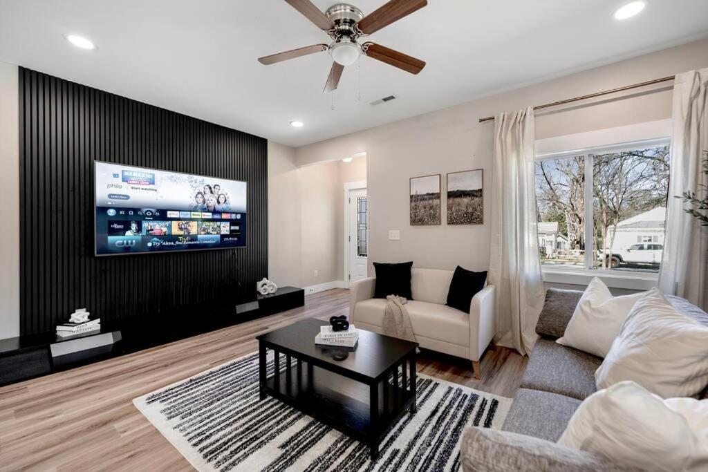 Brand New Cozy Modern Bungalow W/Hot Tub+Movieroom 7 Min From Uptown Шарлът Екстериор снимка